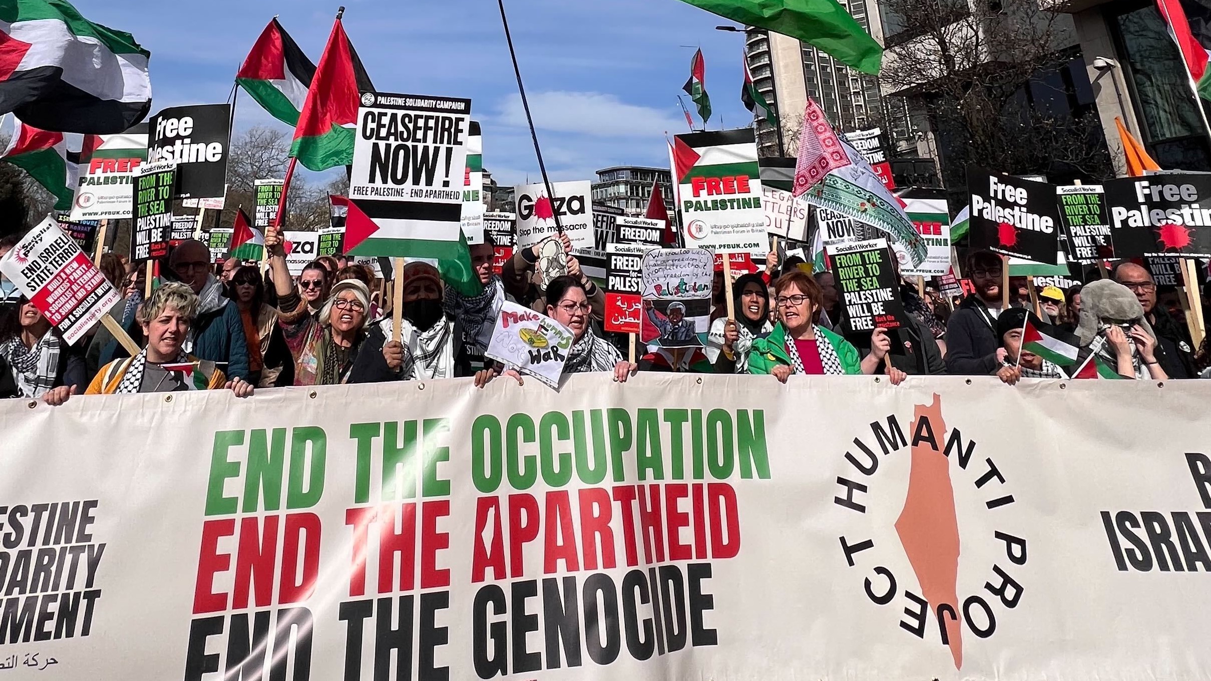 UK: Tens of thousands march in London for Gaza ceasefire in defiance of ...