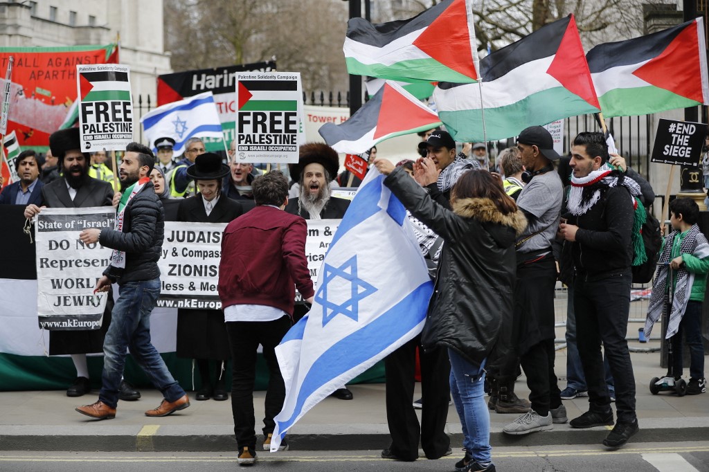 Queen's Speech: UK to ban boycott campaigns in blow to BDS supporters ...