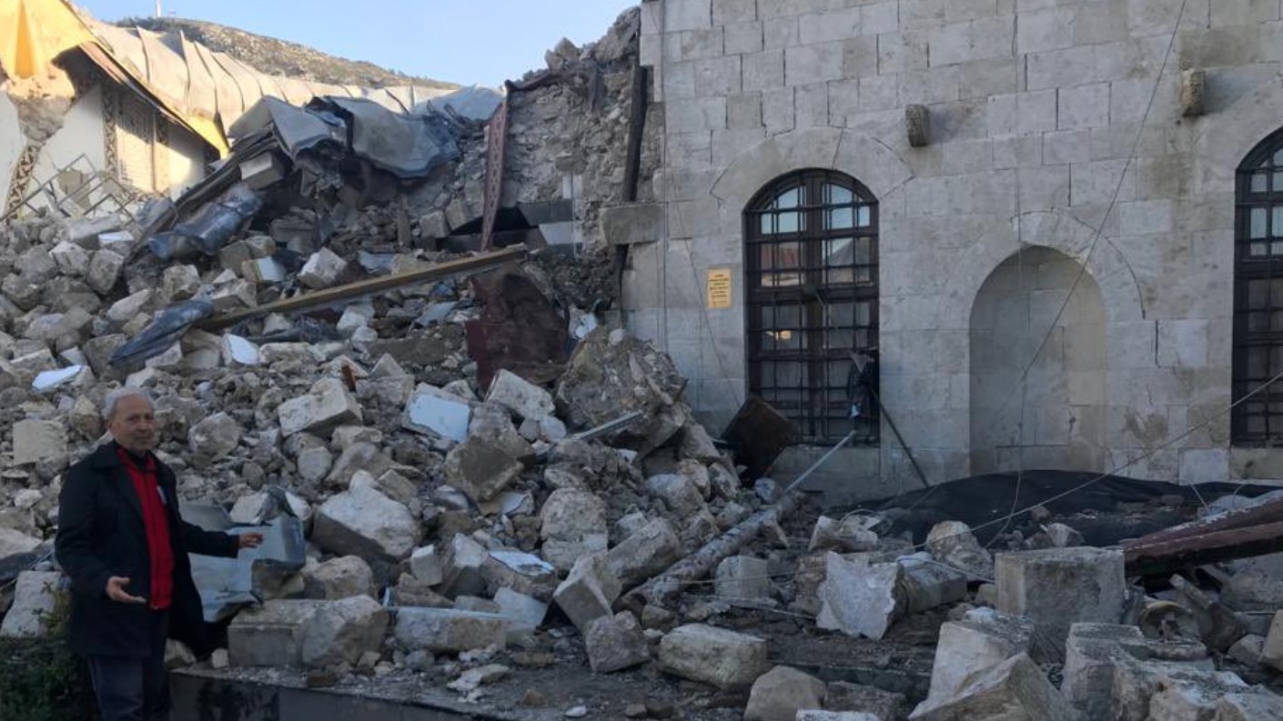 La mosquée historique Habibi Neccar a été détruite par le tremblement de terre de lundi (capture d’écran/Twitter) 