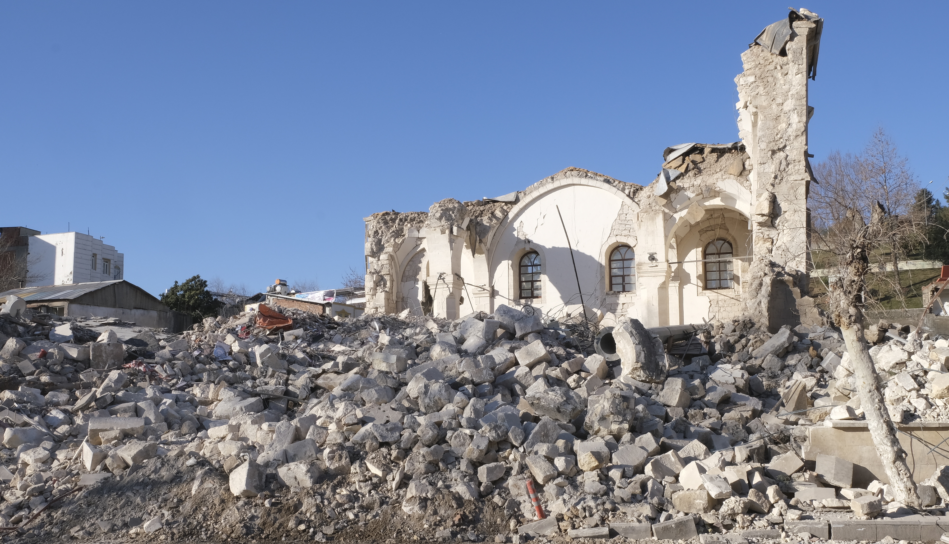 The Adiyaman Ulu Mosque, which was built in 1863 and is located in the city centre, was completely destroyed by the 7.8 magnitude earthquake (MEE)