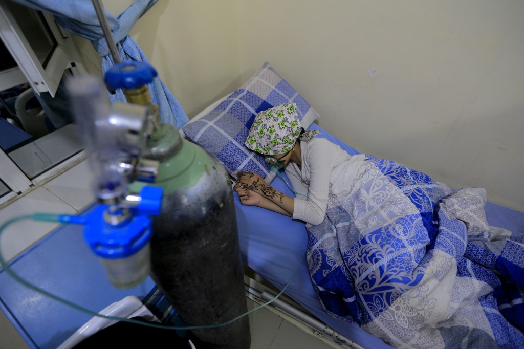 A wounded Yemeni schoolgirl receives treatment after the attack at her school in Sanaa (AFP)