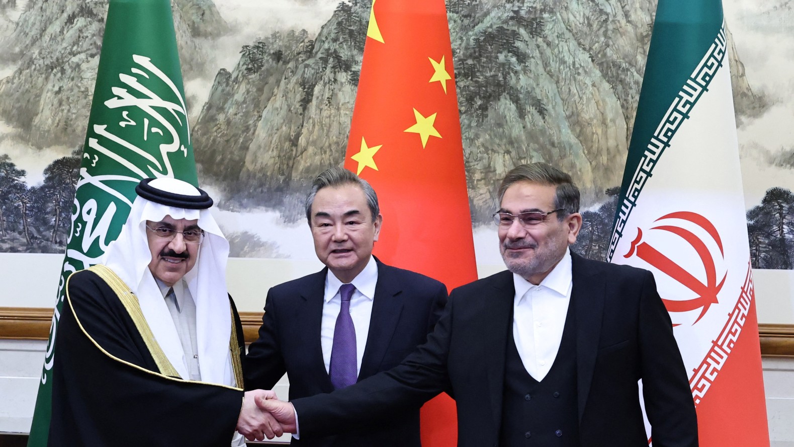 (L-R) Saudi Arabia's National Security Adviser Musaad bin Mohammed al-Aiban, China's Wang Yi, Ali Shamkhani of Iran’s Supreme National Security Council during a meeting in Beijing, 10 March 2023 (Reuters)
