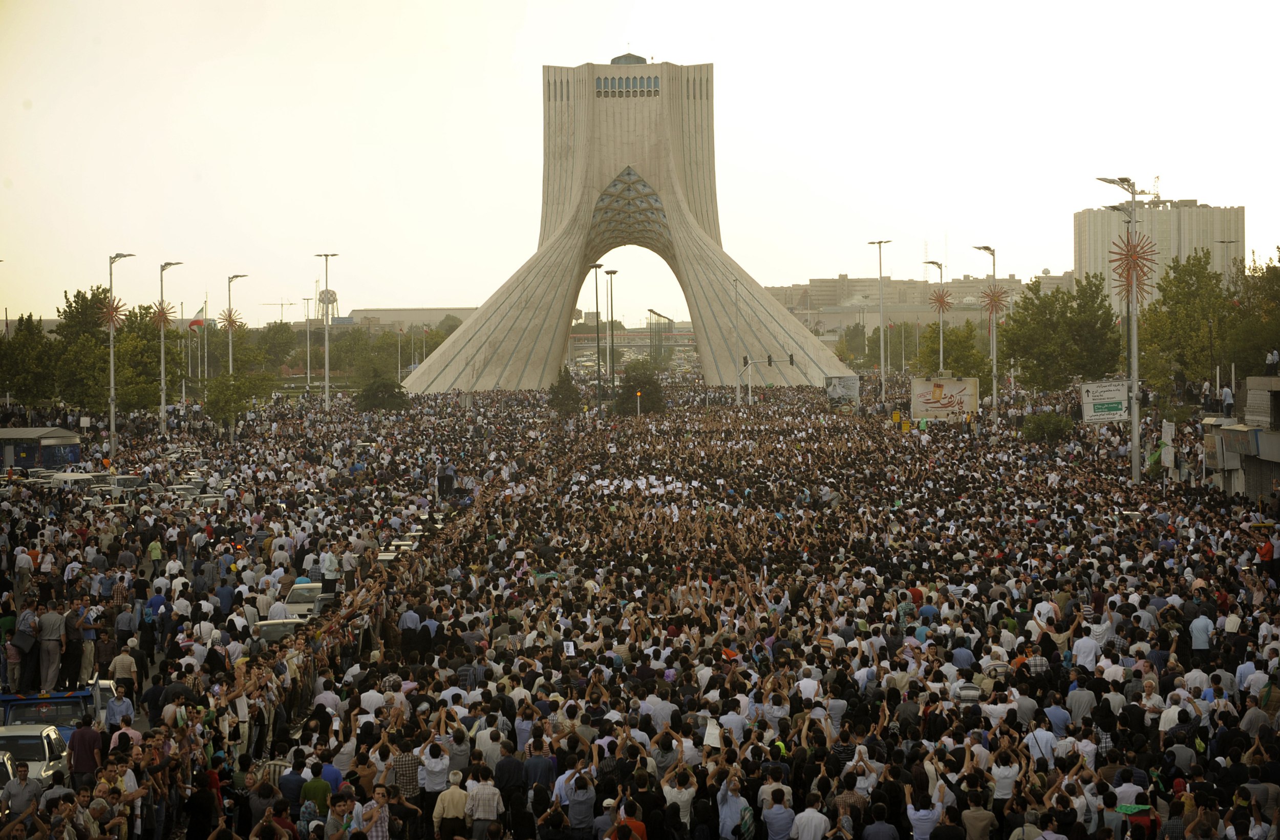 Thousands of Iranians take part in a rally at Azadi Square in Tehran on 15 June 2009 (AFP)