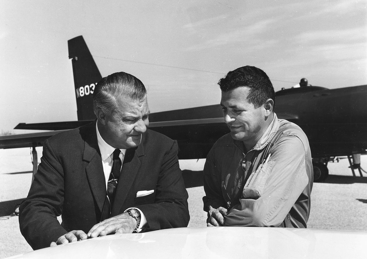 USAF pilot Gary Powers (right) U2 designer Kelly Johnson 1966