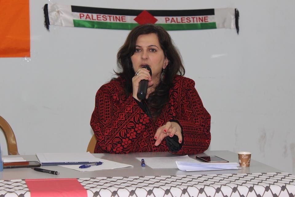 « J’ai été convoquée et interrogée à plusieurs reprises en raison de mes opinions politiques », rapporte Niveen Abu Rahmon, ancienne membre de la Knesset et experte en éducation (MEE)