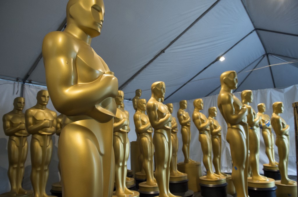 Oscar statues await cleaning and painting ahead of the 89th Annual Academy Awards in Hollywood (AFP) 