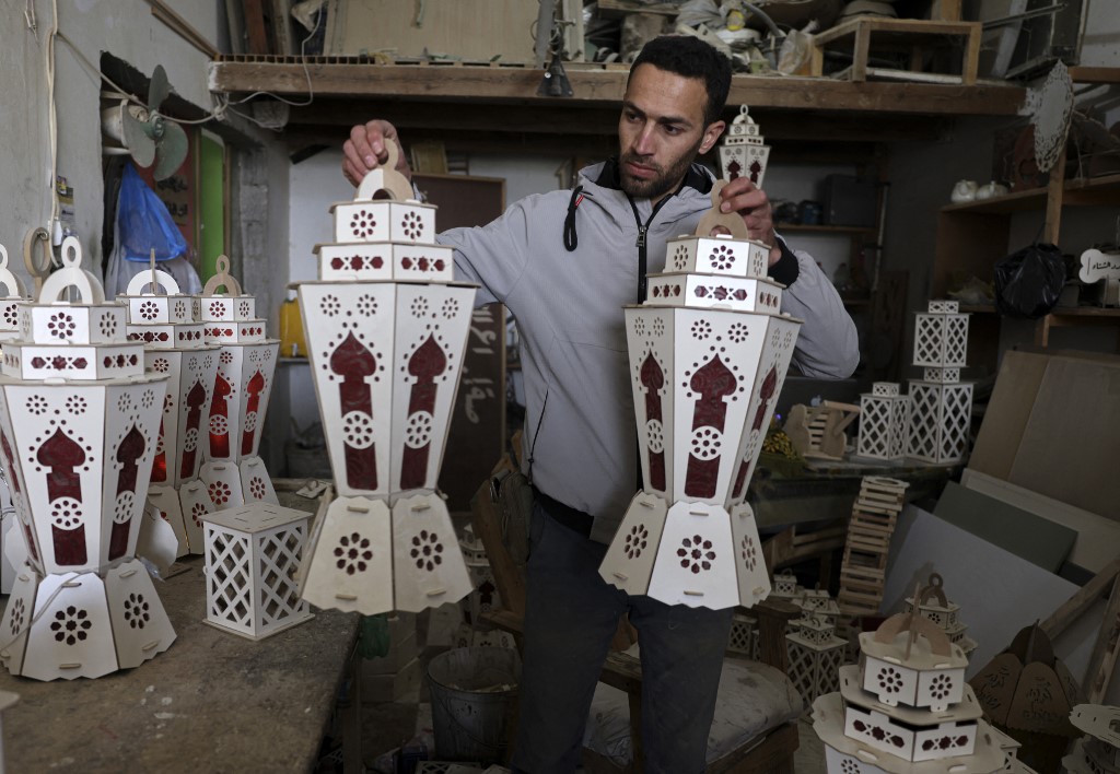 ramadan lantern decor Rafah palestine 