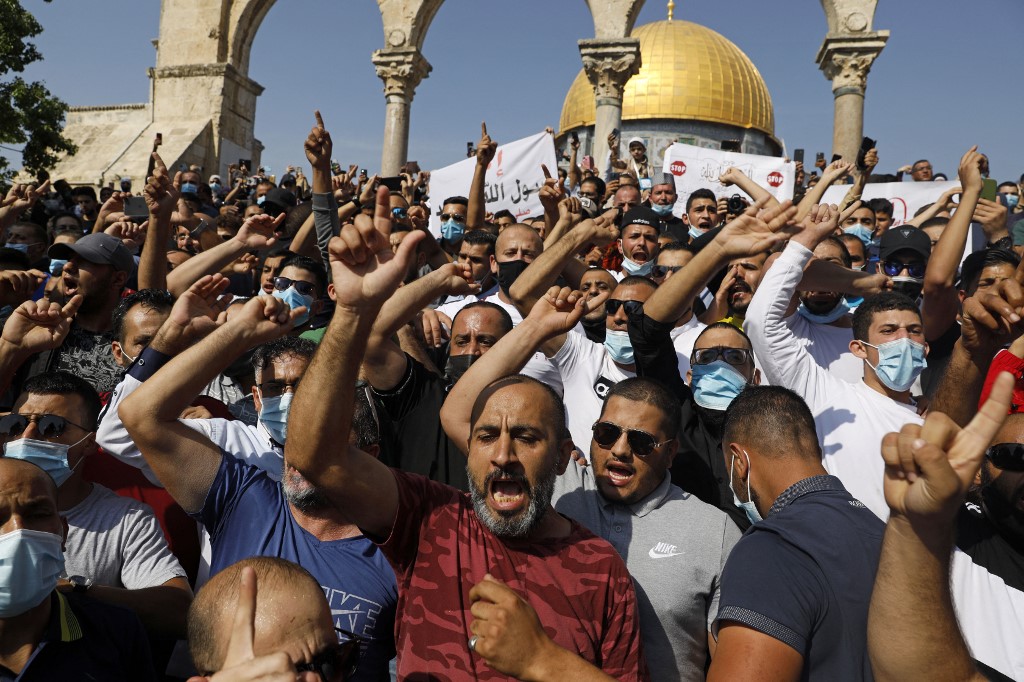 Al-Aqsa est devenu un symbole de la résistance palestinienne et est souvent un point de rencontre pour des rassemblements, des manifestations et des célébrations (AFP)
