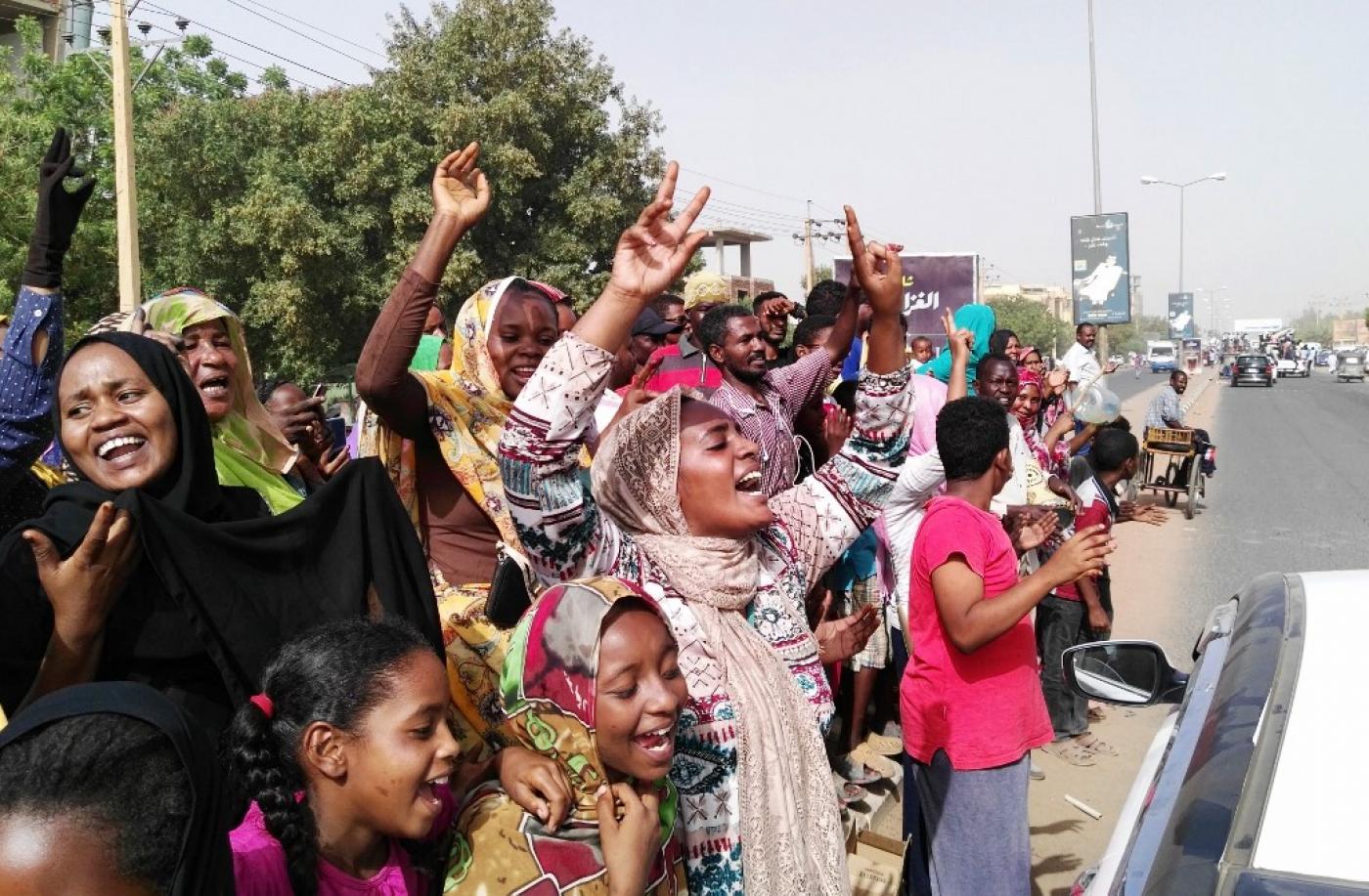 Des Soudanais manifestent à Khartoum ce jeudi (AFP)