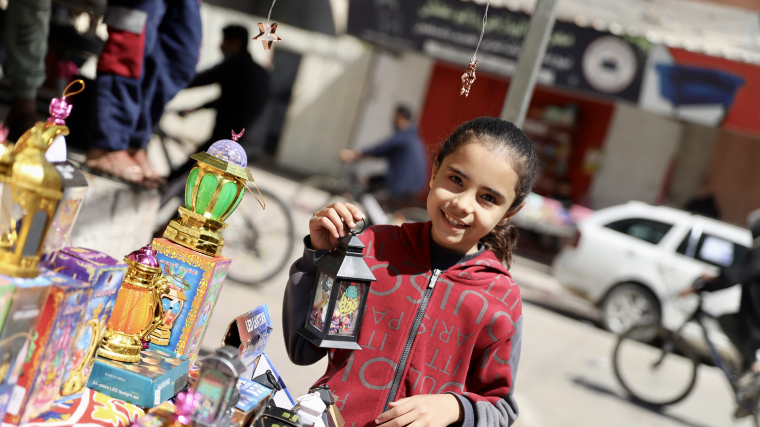 Palestinian girl holds her lantern from a stand in Gaza City (Mohammed al-Hajjar/MEE)