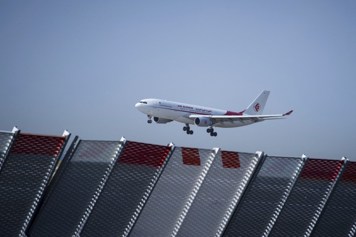 Un avion d’Air Algérie atterrit à l’aéroport de Roissy-Charles-de-Gaulle le 7 août 2018 (AFP)