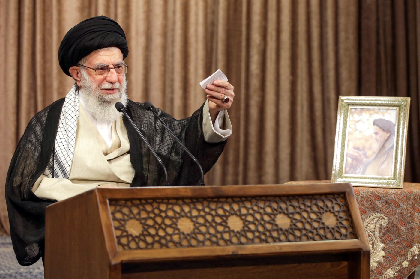 Le guide suprême iranien Ali Khamenei a ordonné en personne à ses alliés irakiens de cesser leurs attaques (AFP)