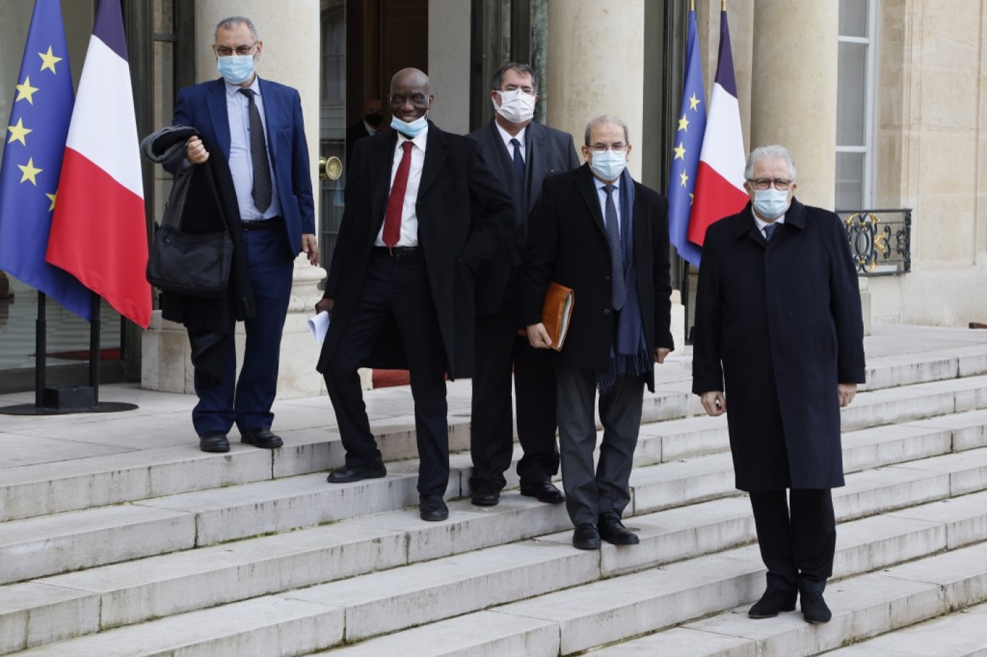 Les représentants du Conseil français du culte musulman et le recteur de la Grande Mosquée de Paris posent sur le parvis de l’Élysée après avoir signé la « charte des principes », le 18 janvier 2011(AFP)