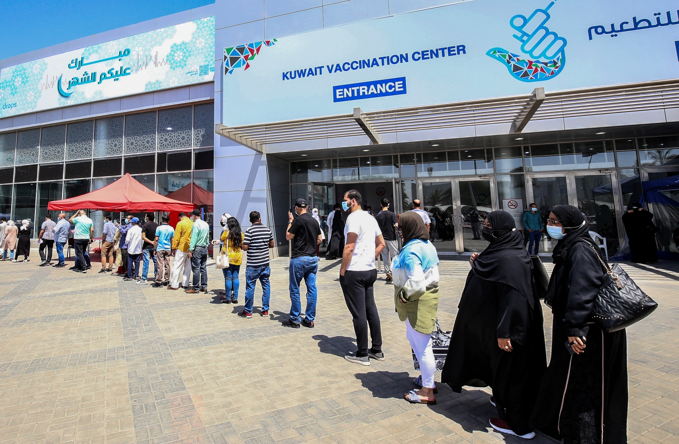 A queue in Kuwait for the Covid vaccine