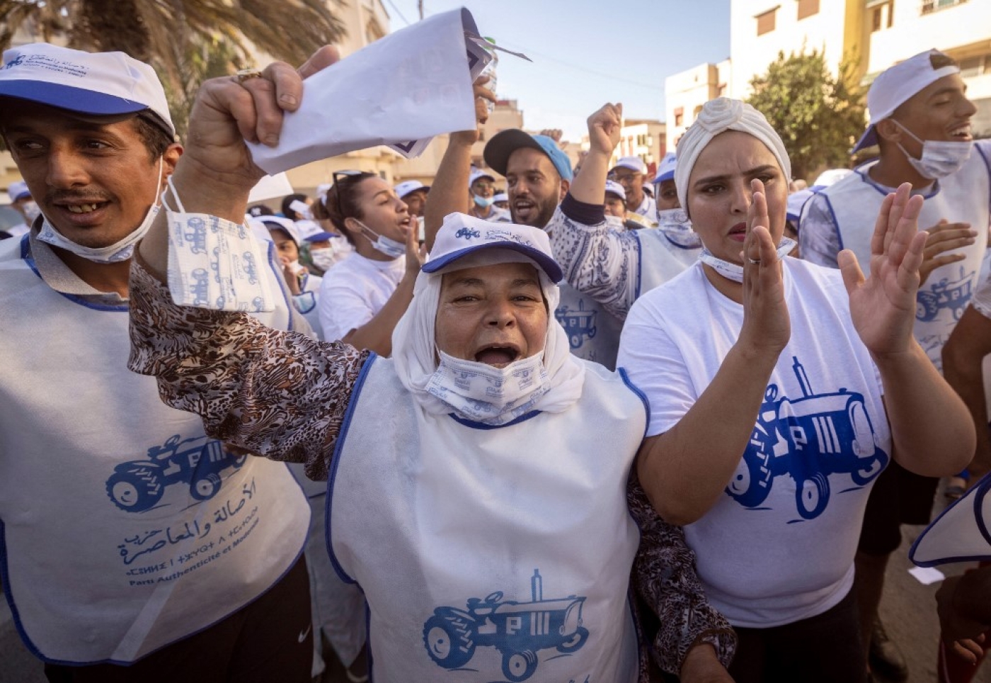 Militants du PAM, le parti du tracteur, à Rabat, pendant la campagne électorale, le 4 septembre 2021 (AFP/Fadel Senna)