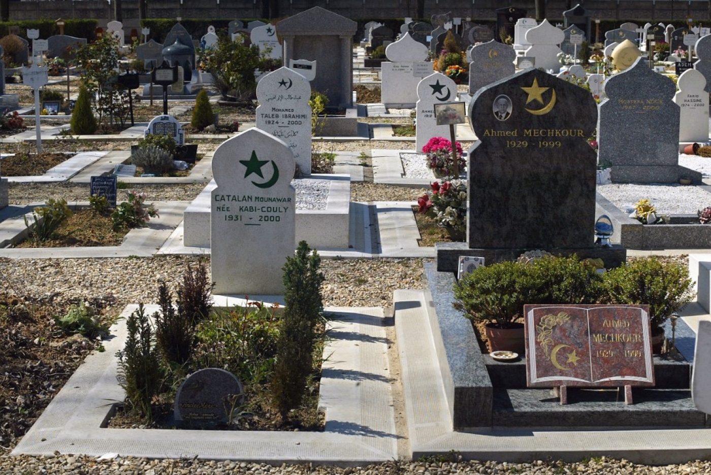  À Thiais, un des rares cimetières à disposer de carrés musulmans où les défunts peuvent être inhumés la tête en direction de la Mecque (AFP/Joel Robine)