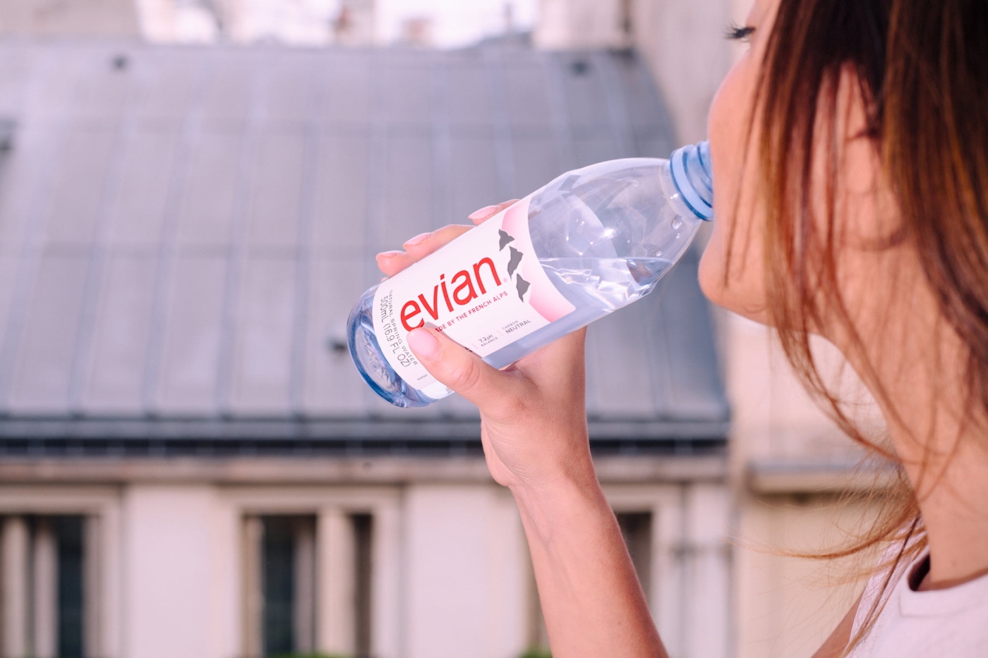 Le tweet d’Évian a généré plus de 1 000 réponses (Facebook/@evianFrance)