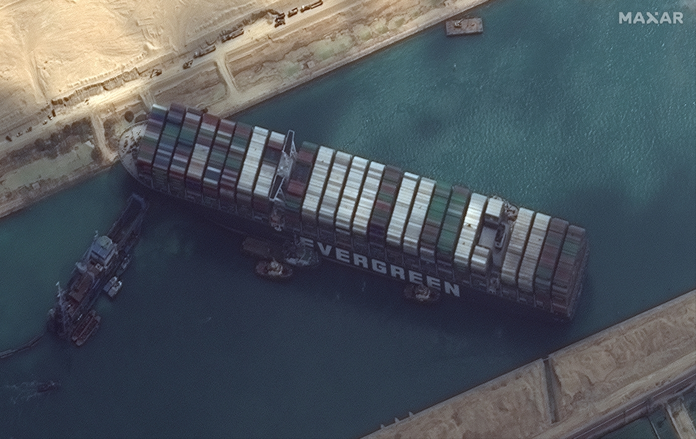 Suez Canal: Dutch firm hopes to free ship by early next week | Middle East Eye