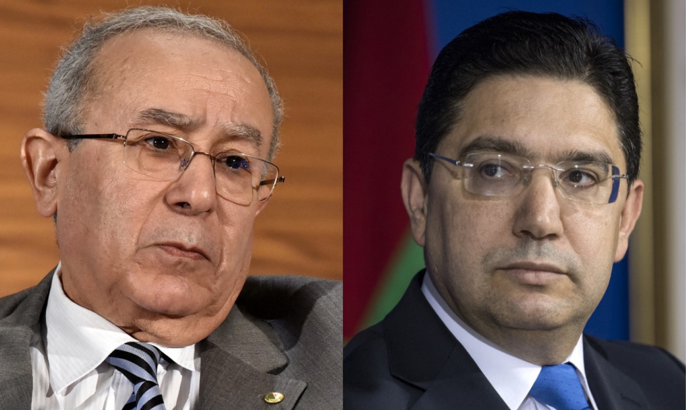 Ramtane Lamamra (à gauche), ministre algérien des Affaires étrangères, et son homologue marocain Nasser Bourita (AFP)