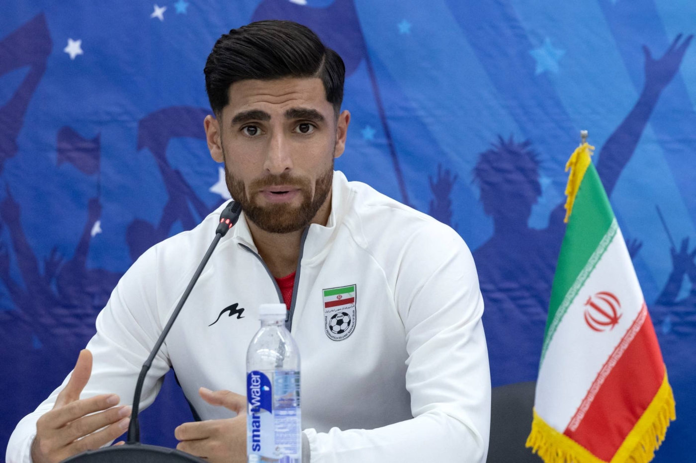 Iran's midfielder Alireza Jahanbakhsh speaks during a press conference in Doha, 17 November 2022 (AFP)