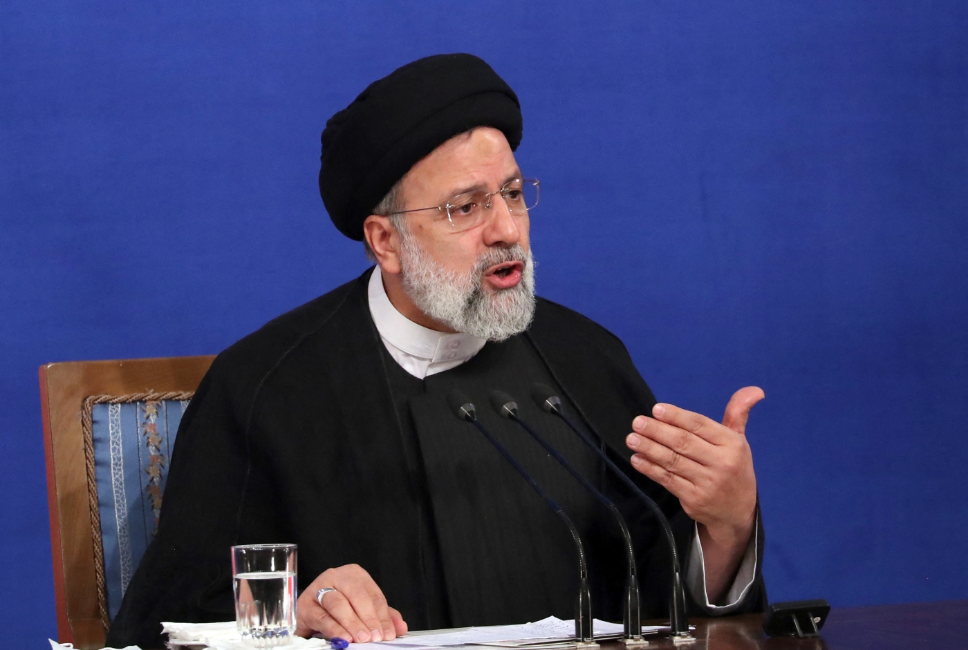Le président iranien Ebrahim Raïssi affirme qu’une relance de l’accord de 2015 avec les puissances mondiales est « dénuée de sens » si l’organisme de surveillance nucléaire de l’ONU ne met pas un terme à une enquête visant le pays, le 29 août 2022 (AFP)