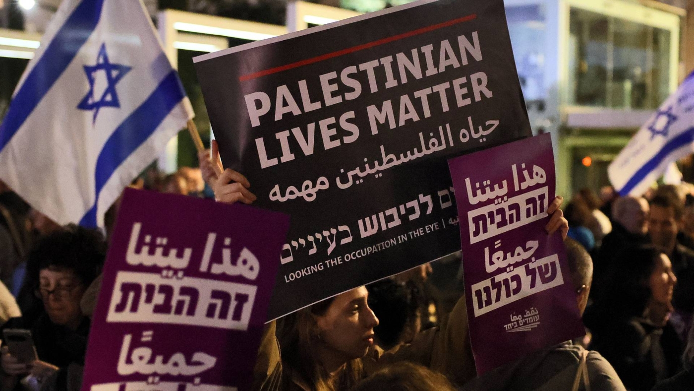Israeli protesters demonstrate in Tel Aviv against Prime Minister Benjamin Netanyahu's far-right government, 7 January 2023 (AFP)