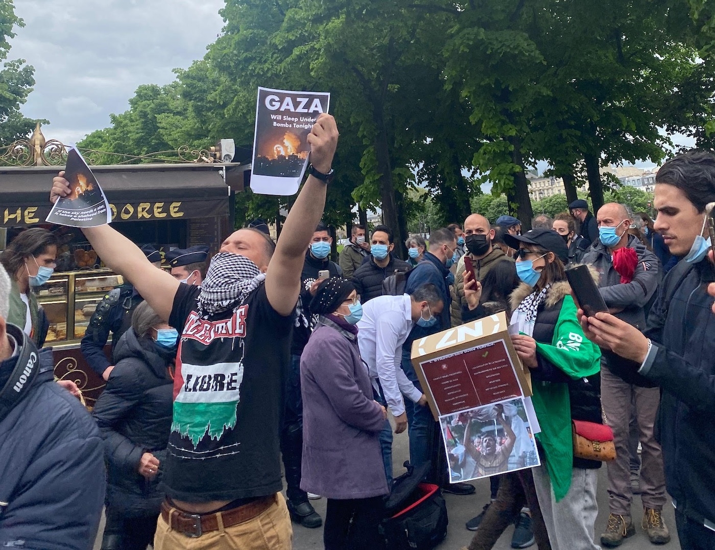 Lors du rassemblement à Paris de solidarité avec la Palestine, le 12 mai 2021 (MEE/Samia Chiki)