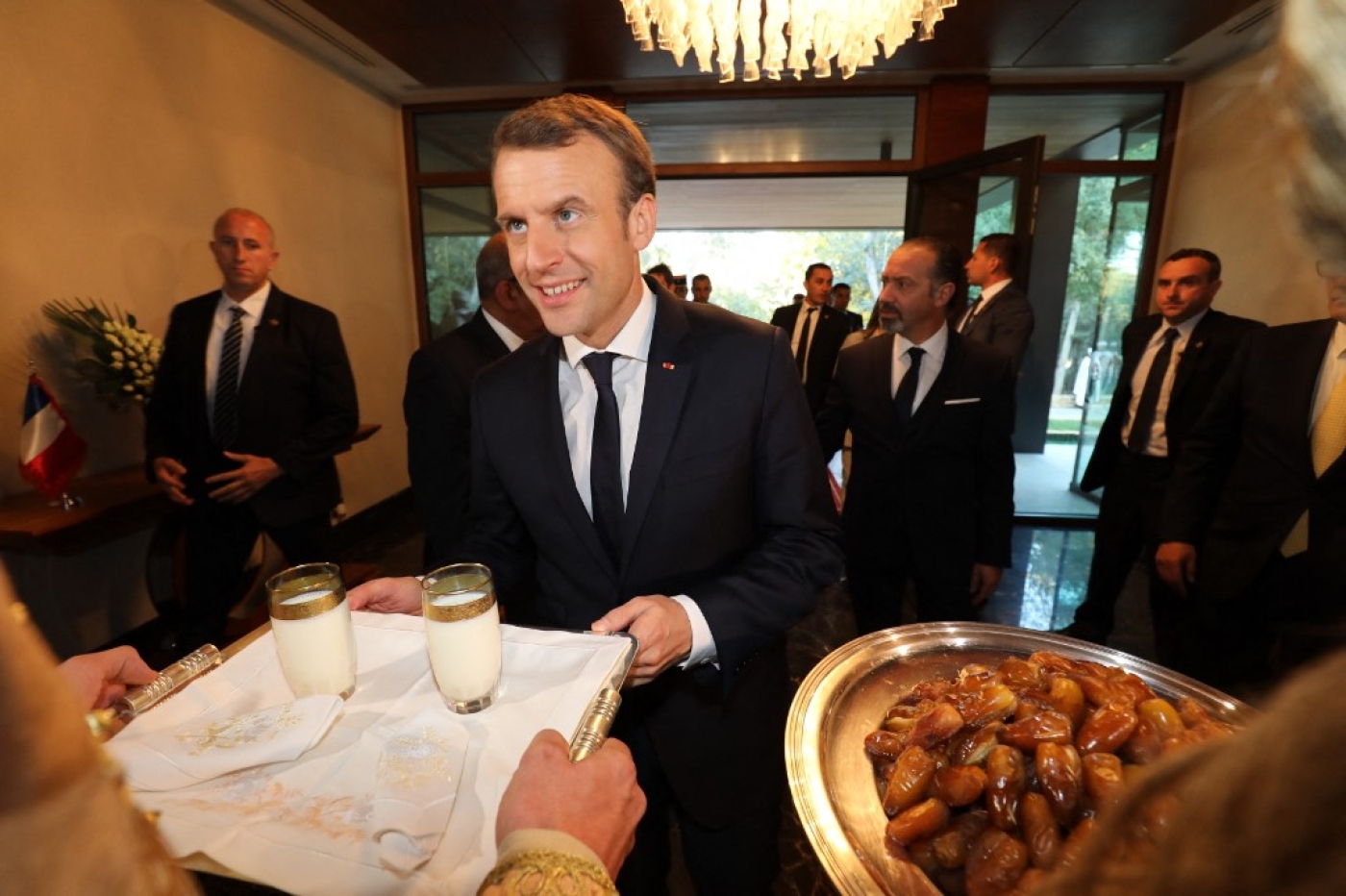 Emmanuel Macron à son arrivée à Alger en décembre 2017 (AFP/Ludovic Marin)