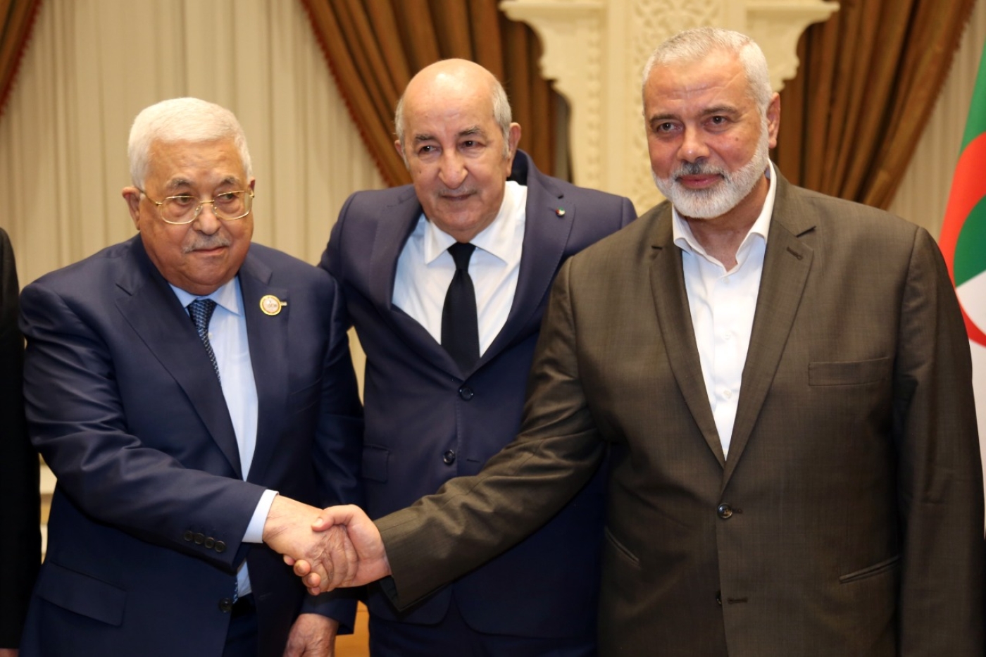 En juillet 2022, le président algérien Abdelmadjid Tebboune a réuni à Alger le président de l’Autorité palestinienne, Mahmoud Abbas, et le chef du bureau politique du Hamas, Ismaël Haniyeh (Twitter)