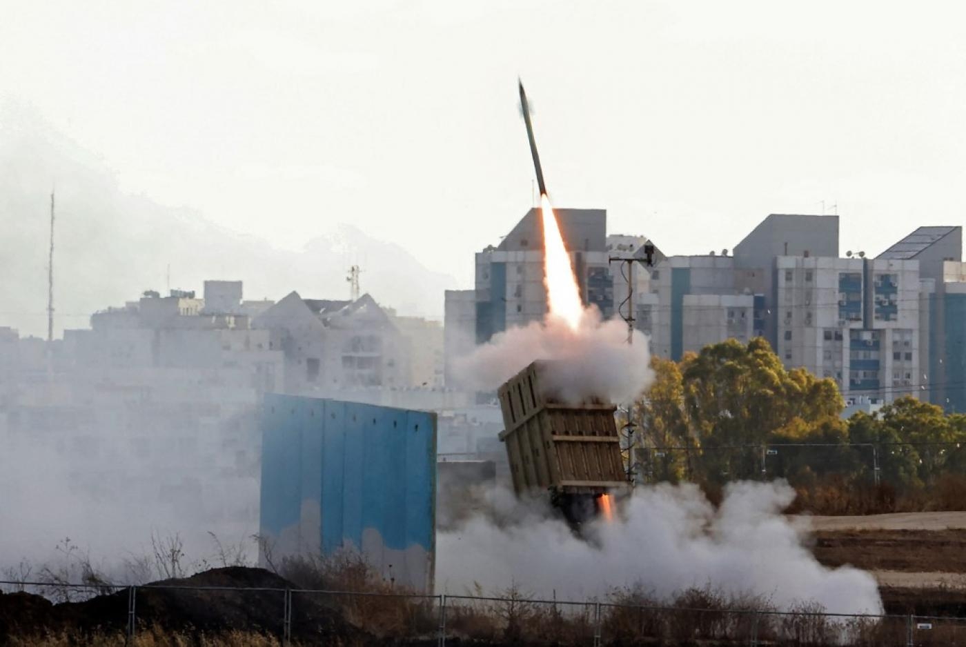 Activation du système israélien Dôme de fer pour intercepter une roquette tirée depuis Gaza, le 17 mai 2021 (AFP)