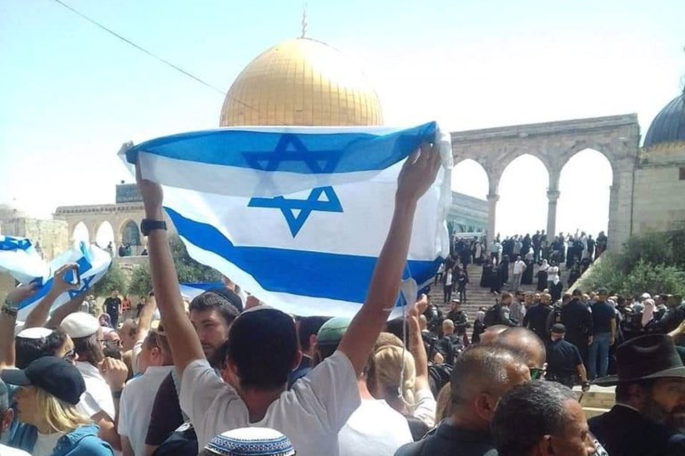 Israeli flags raised in the courtyards of al-Aqsa Mosque for the first time in recent memory (Screengrab/Twitter) 