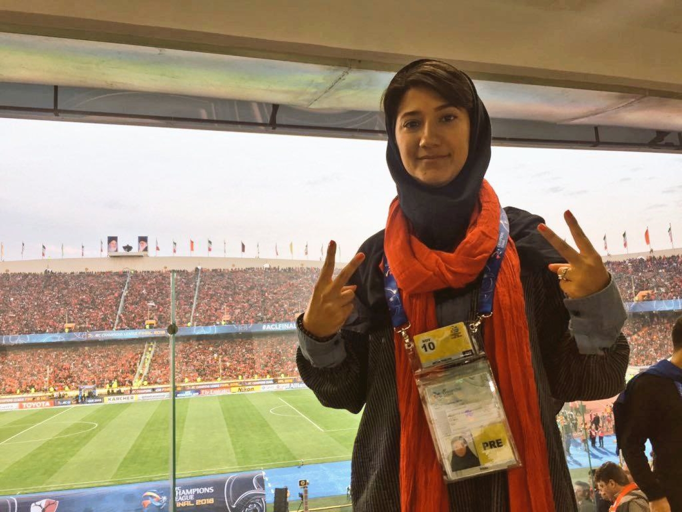 A picture of Niloofar Hamedi reporting at a football match (Twitter)