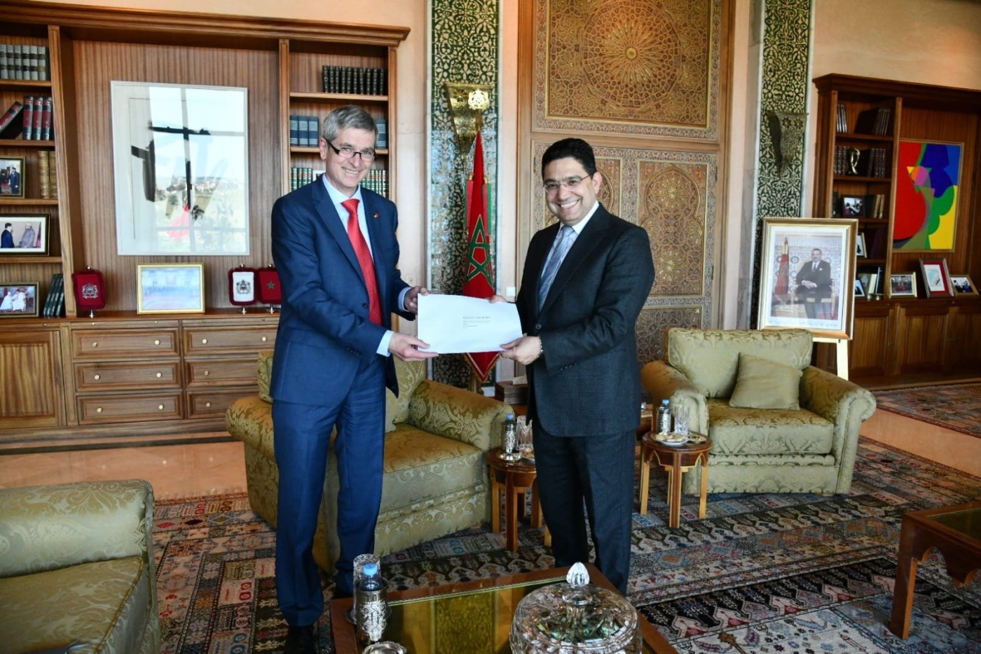 Le ministre marocain des Affaires étrangères Nasser Bourita reçoit, le 6 mai 2022, le nouvel ambassadeur d’Allemagne Robert Dölger (Twitter/@MarocDiplomatie)