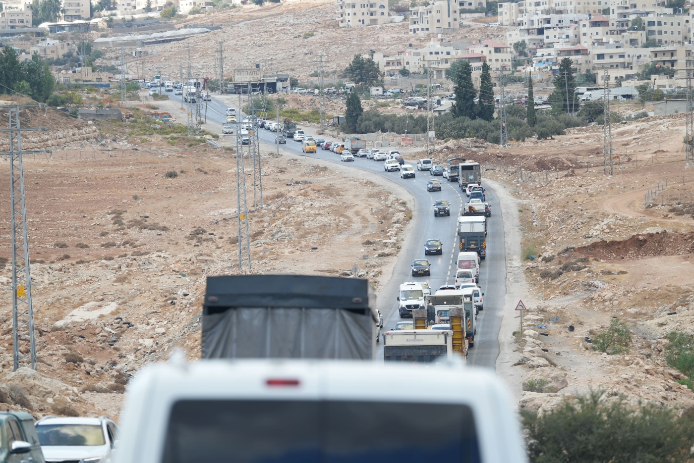Traffic from the Nablus closures has caused backups at checkpoints further south in the West Bank, including near the Hizma checkpoint south of Ramallah (MEE/Akram al-Waara)