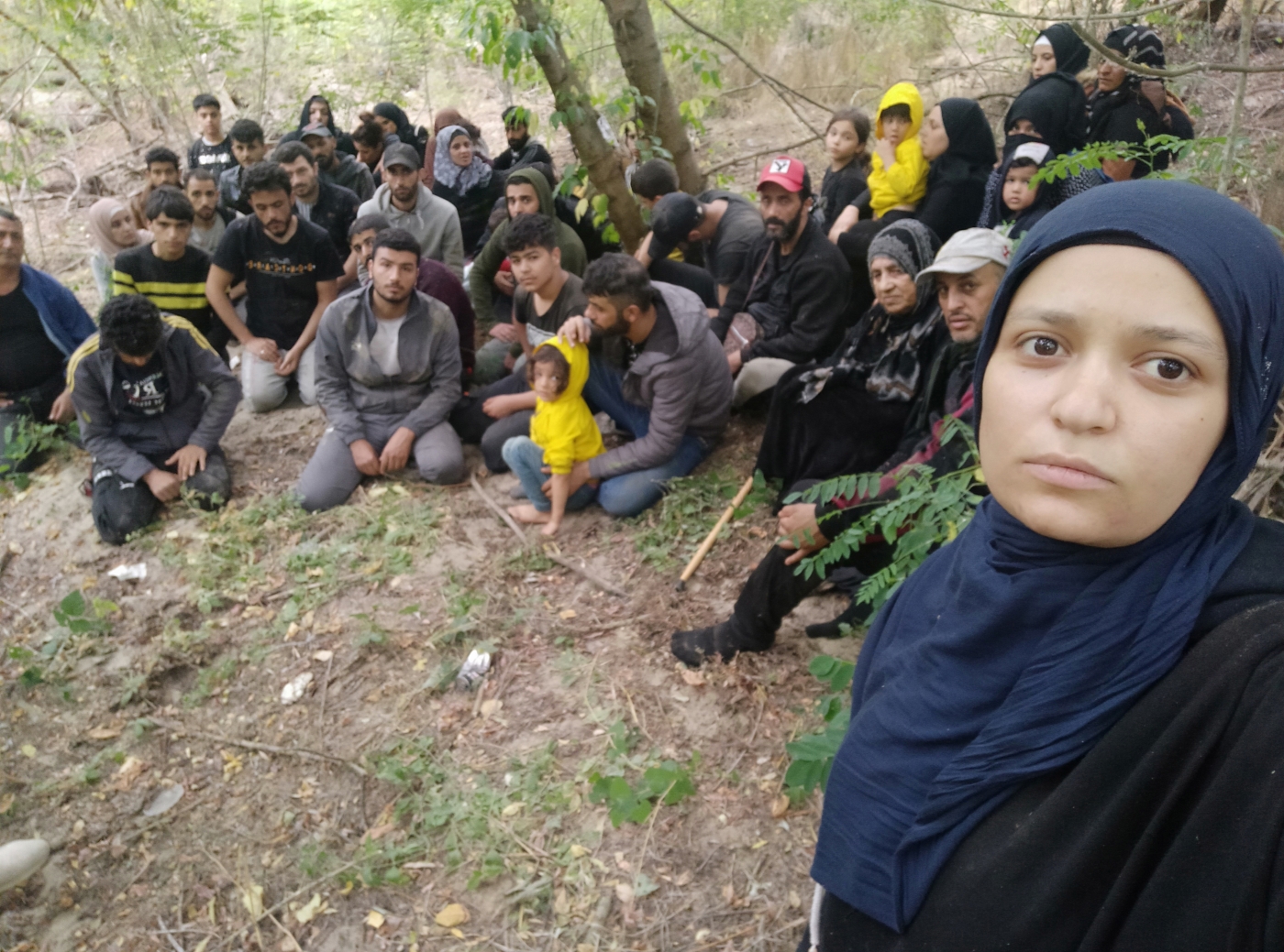 The group of Syrian asylum seekers stranded on the Greek Evros river (Twitter/@g_christides)
