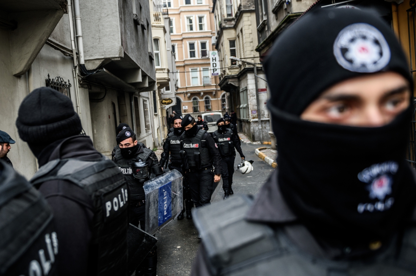 В стамбуле отменили. Полиция в Стамбуле. Полиция центр Стамбул. Полиция Стамбула мотоциклы. Фото из отдела полиции Стамбула Турция.