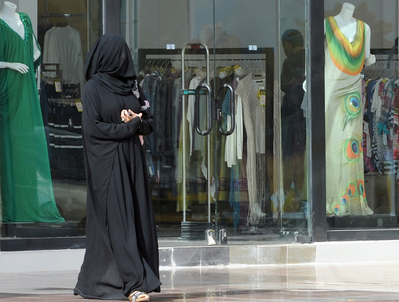 Saudi Police Arrest Online Cross Dresser Middle East Eye