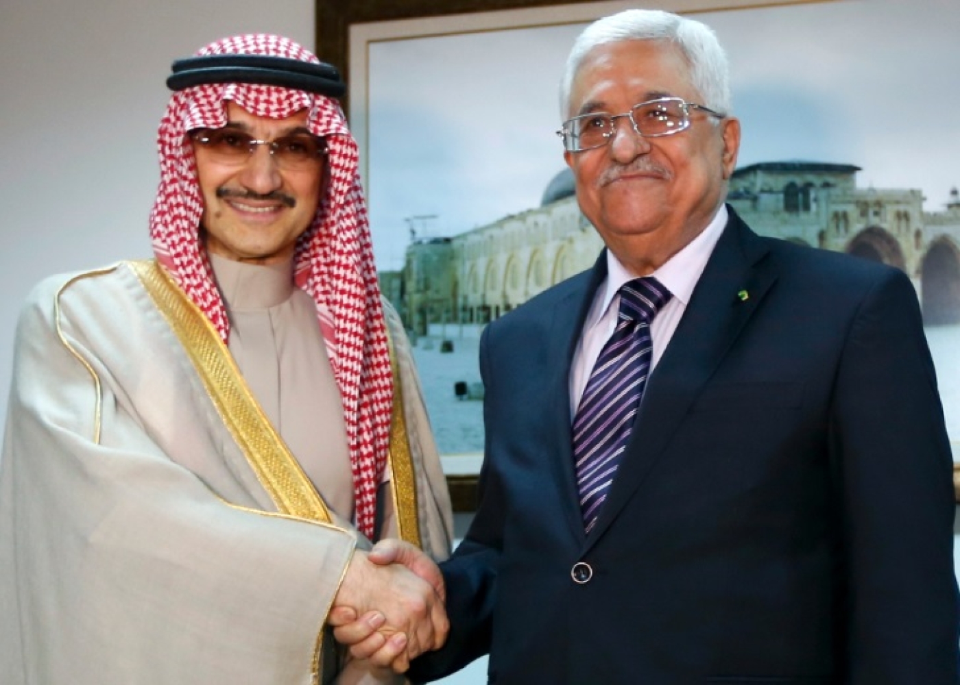 talal bin alwaleed prince saudi quotes attributed viral fabricated go israel palestine afp abbas palestinian mahmoud shakes arabia president hands