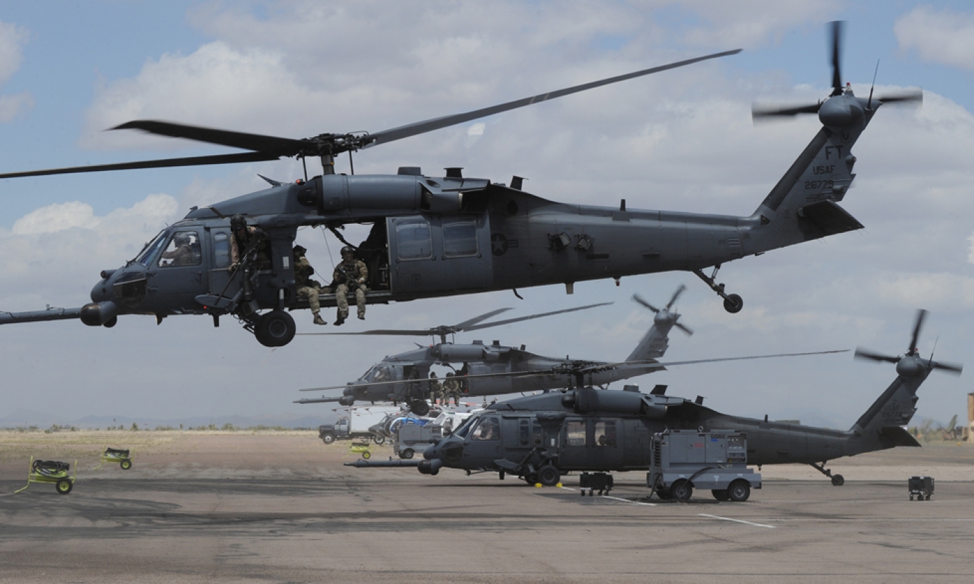 MH-60/HH-60 с штангой дозаправки, что внешне их и отличает в силуэте от баз...