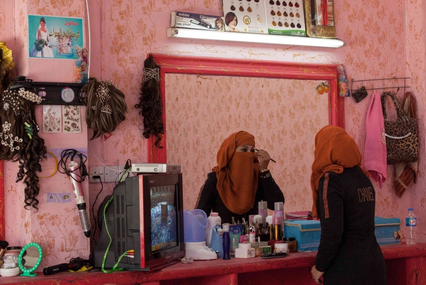 I ran an illegal beauty salon: The secret lives of women under Islamic  State | Middle East Eye