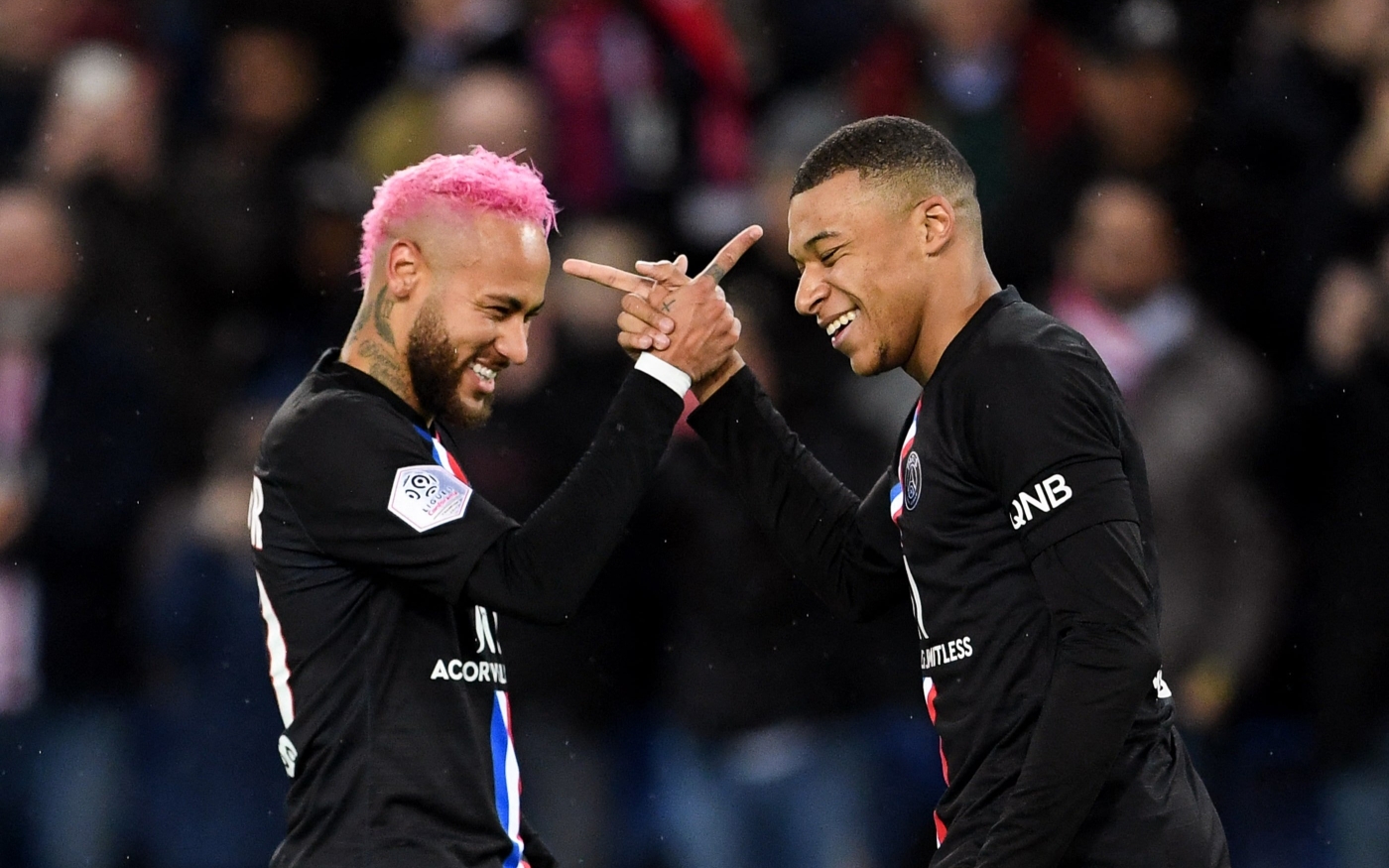 Le Paris-Saint-Germain a recruté les superstars Neymar et Kylian Mbappé pour près de 400 millions d’euros à l’été 2017 (AFP)