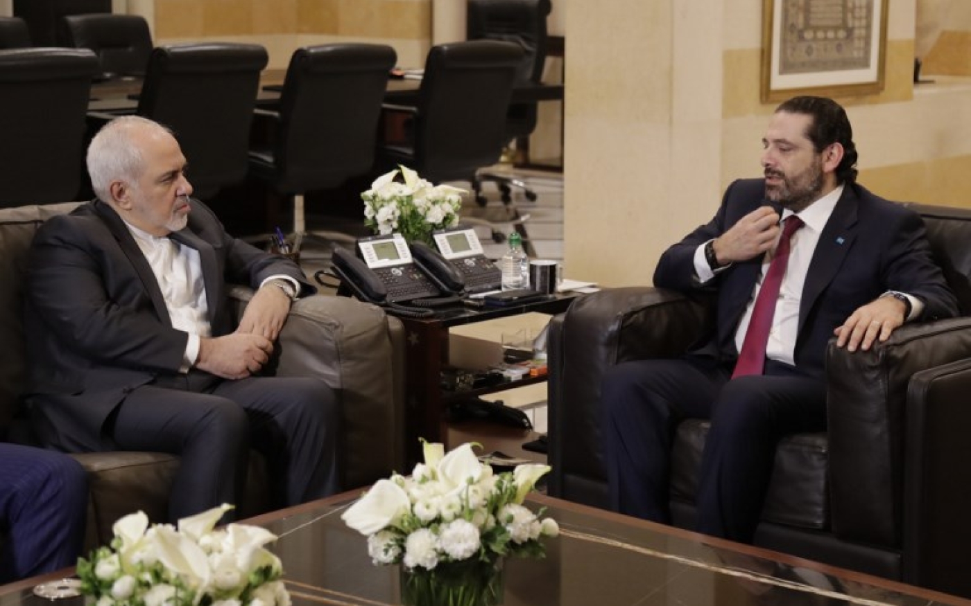 Le ministre iranien des Affaires étrangères Mohammad Javad Zarif rencontre le Premier ministre libanais Saad Hariri à Beyrouth le 11 février (AFP)