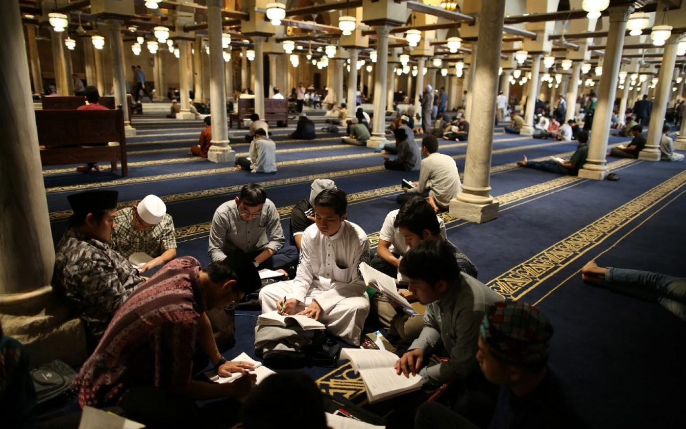 Pendant le Ramadan, les mosquées accueillent des cercles d’étude (AFP)