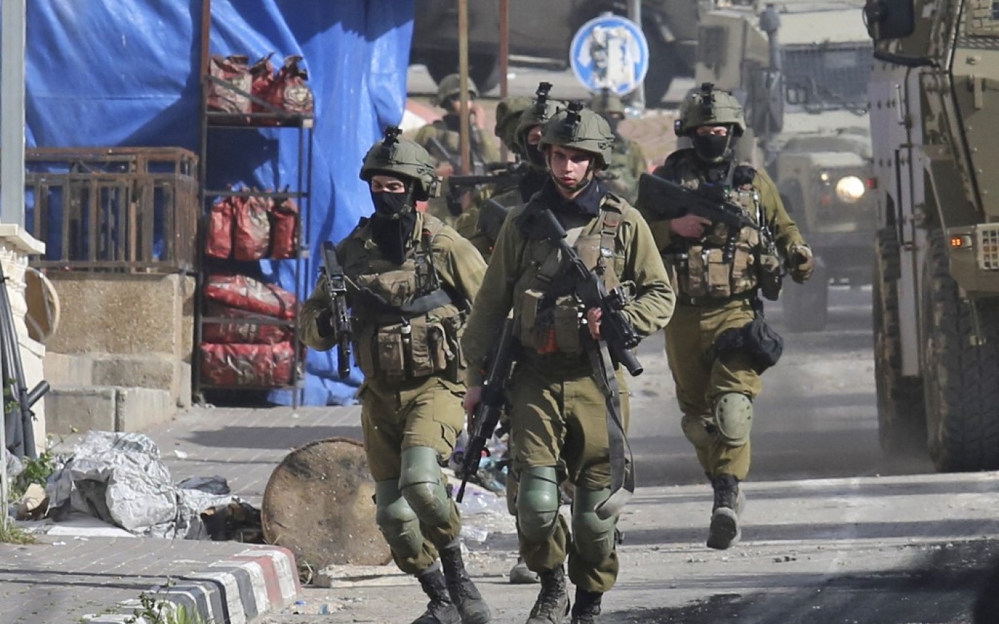 Soldats israéliens déployés à Jénine, le 30 mars 2022 (AFP)
