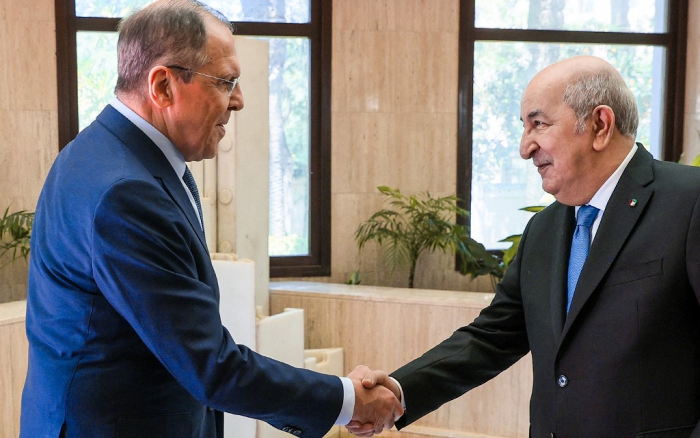 Le 10 mai, le président Abdelmadjid Tebboune a reçu le ministre des Affaires étrangères russe Sergueï Lavrov à Alger (AFP)