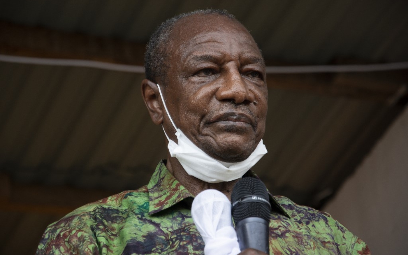 En Guinée, le président charismatique Alpha Condé, particulièrement influent au sein des instances africaines, a été renversé, là-aussi par l’armée, le 5 septembre 2021 (AFP/Carole Valade)