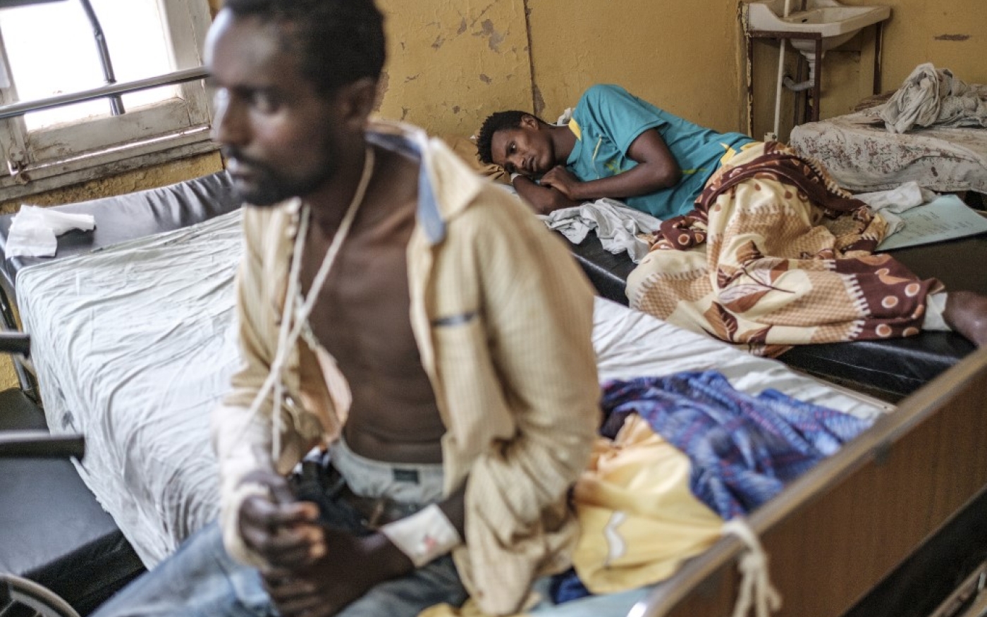 Des survivants du massacre de Mai-Kadra à l’hôpital de Gondar, le 20 novembre 2020 (AFP)