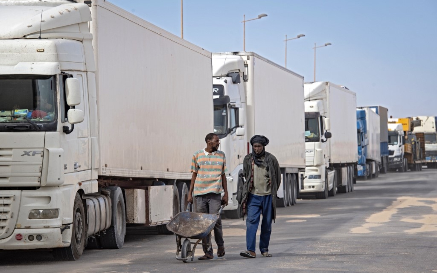 Quelque 200 camions empruntent quotidiennement la « Nationale 1 » (AFP)