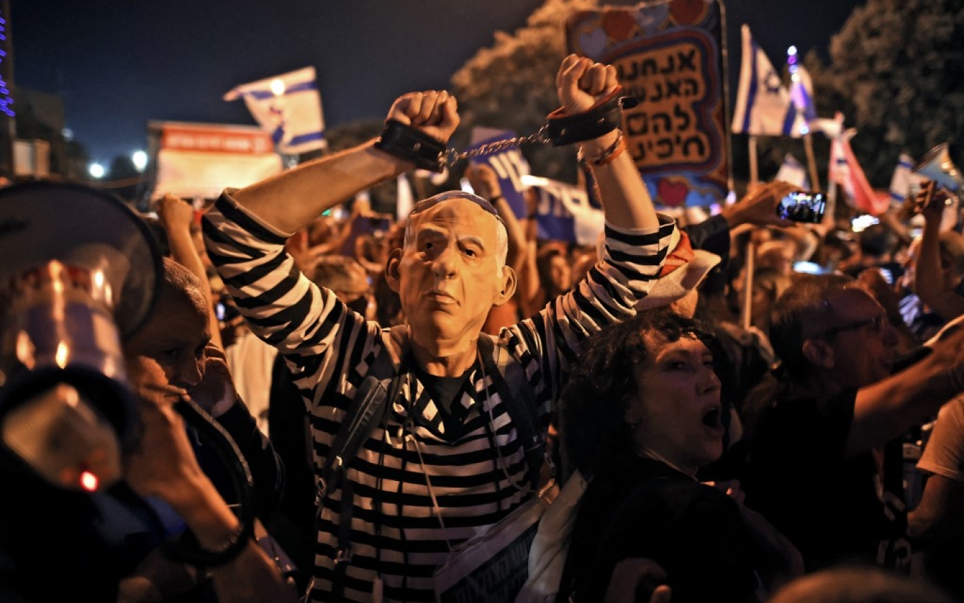 Manifestation anti-Netanyahou devant la Knesset, ce dimanche 13 juin (AFP/Ahmad Gharabli)