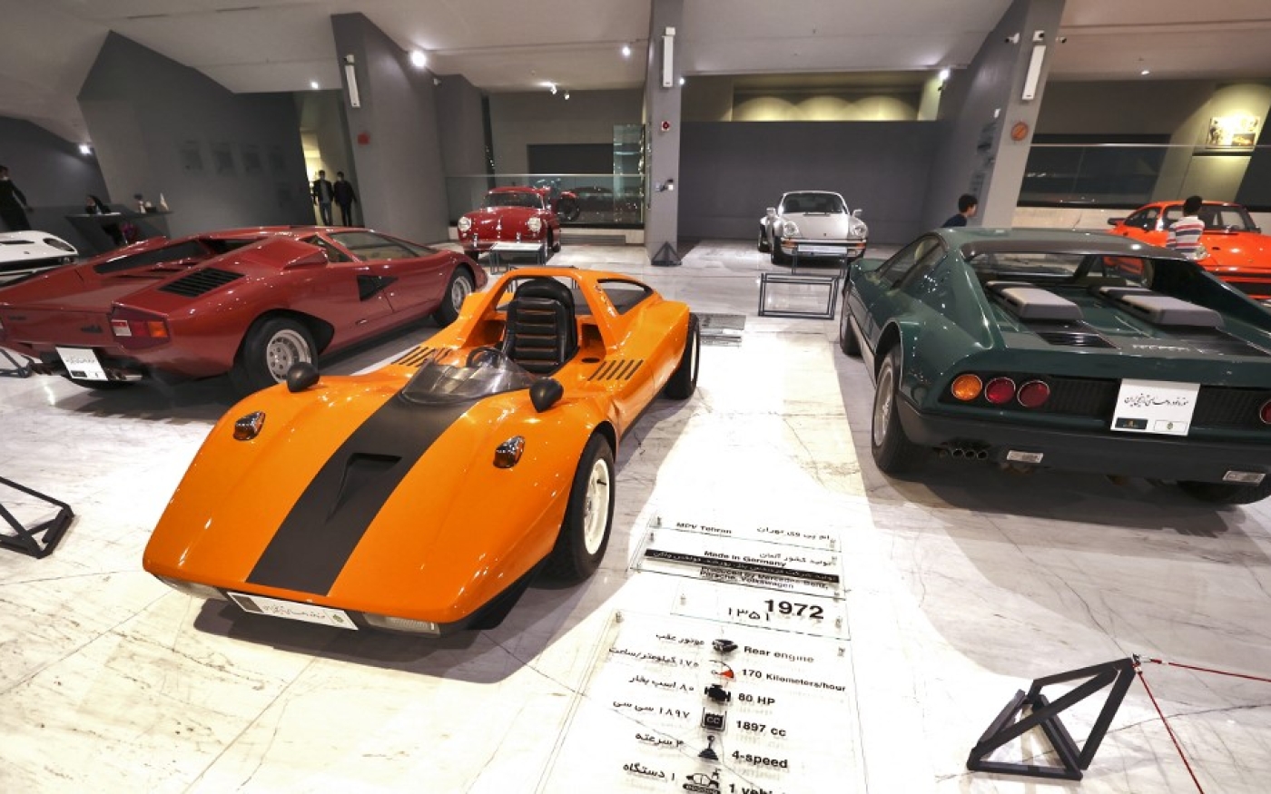 Mercedes, Porsche et Volkswagen s’associèrent en 1972 pour construire une automobile inédite, la MPV Tehran (AFP/Atta Kenare)